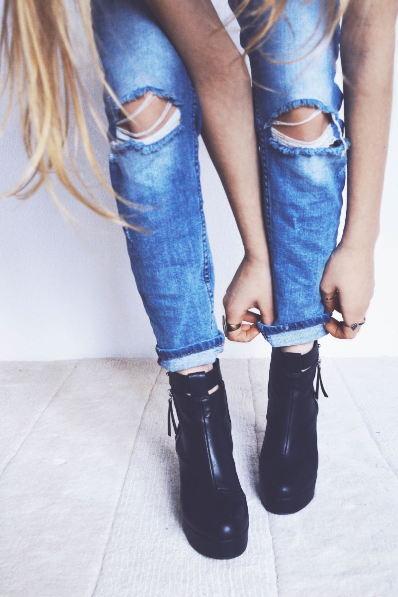 Too much clothers when 23 pairs of pants is too much CANVA free image