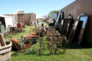 Photo Credit: http://junkgypsyblog.com/tag/junk-o-rama-prom/