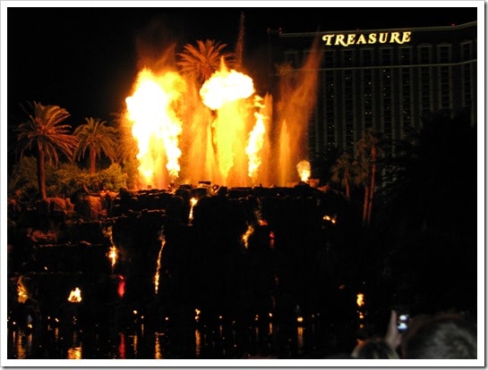 The Fire and Water show at The Mirage @DownshiftingPRO