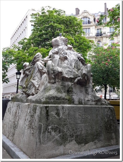 Pars in ths Spring Time @DownshiftingPRO - Street Scene in the 17th Arrondisment of Paris. Near the Arc de Triomphe #TravelBlogger
