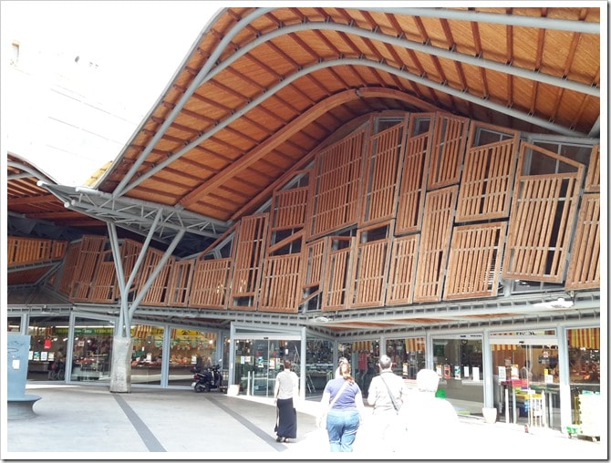 Mercat de Santa Caterina in the Old Town area of Barcelona @DownshiftingPRO #ShareBarcelona #TBEX