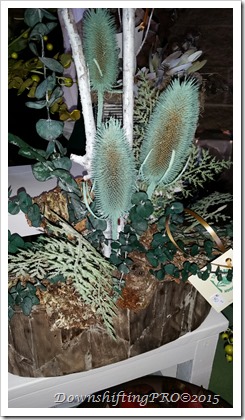 Holiday Urn Tutorial @DownshiftingPRO Christmas Planters