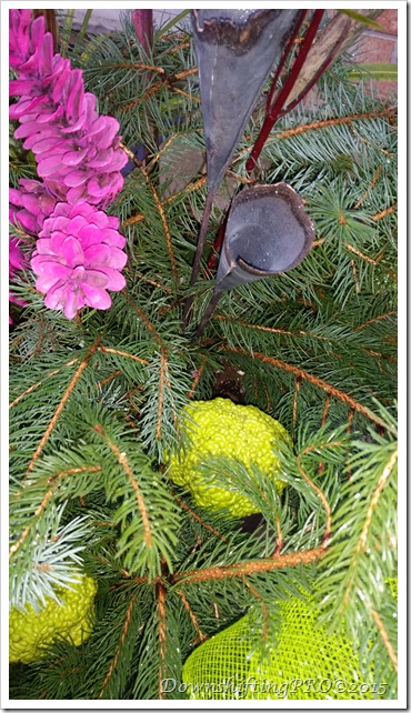Holiday Urn Tutorial @DownshiftingPRO Christmas Planters