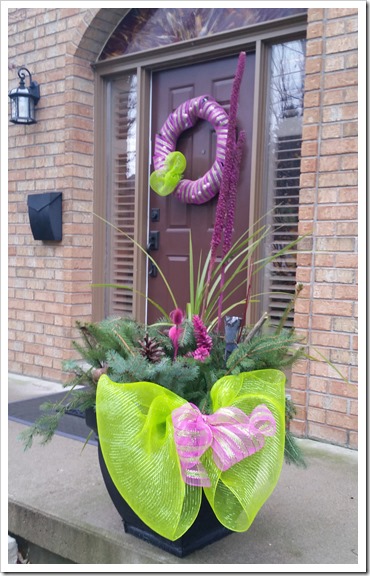 Holiday Urn Tutorial @DownshiftingPRO Christmas Planters