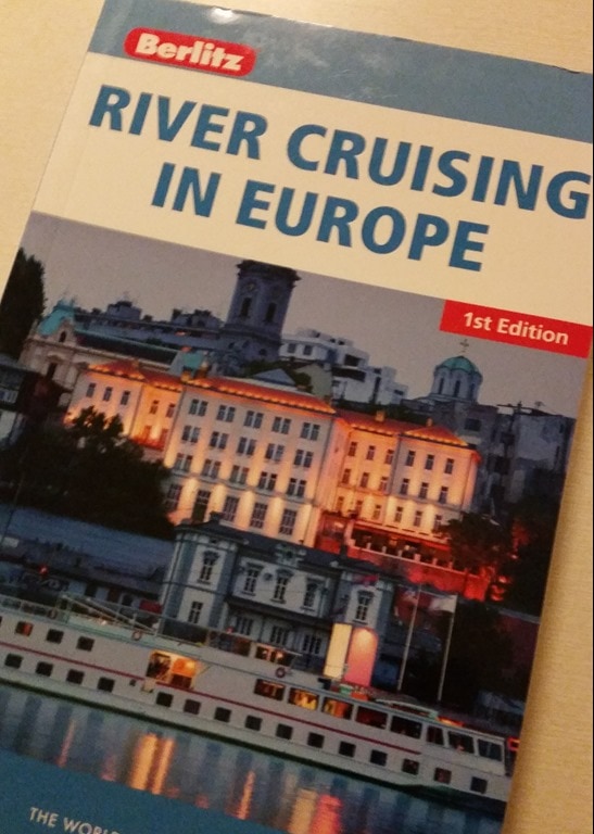 Top 10 Reasons to Use a Travel Guide or How to Love a Book and Not an APP 10 Reasons to Use a Travel Guide