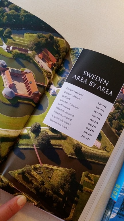 Top 10 Reasons to Use a Travel Guide or How to Love a Book and Not an APP 5 Reasons to Use a Travel Guide = DK Witness travel guides