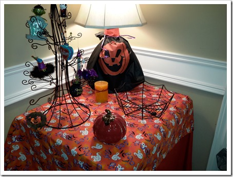 Halloween Decorating Ideas @DownshiftingPRO