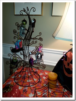 Halloween Decorating Ideas @DownshiftingPRO