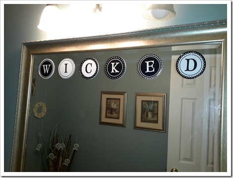 Halloween Decorating Ideas @DownshiftingPRO