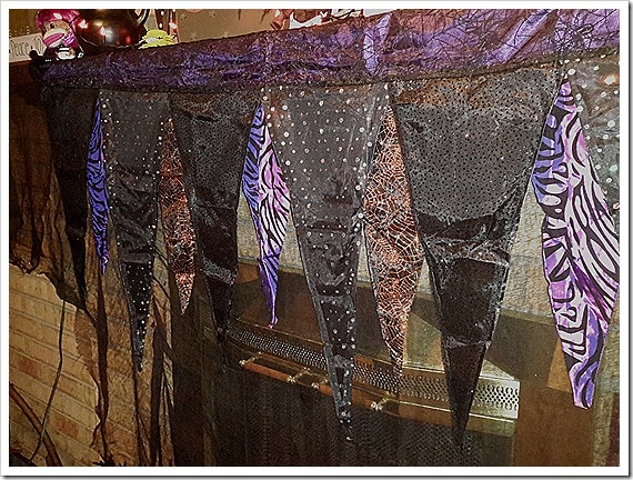 Halloween Decorating Ideas @DownshiftingPRO