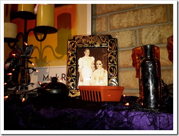 Halloween Decorating Ideas @DownshiftingPRO