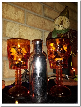 Halloween Decorating Ideas @DownshiftingPRO