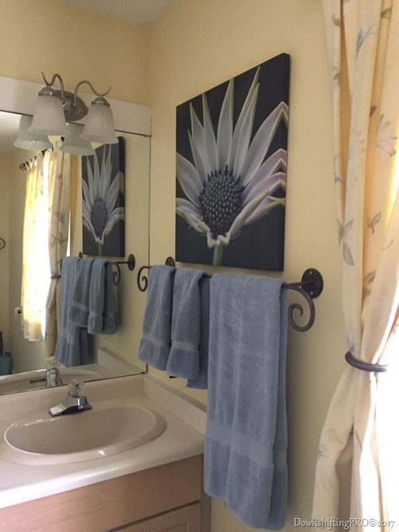 Bathroom Makeover - @DownshiftingPRO - My Benjamin Moore Home My Benjamin Moore Home Colour palette