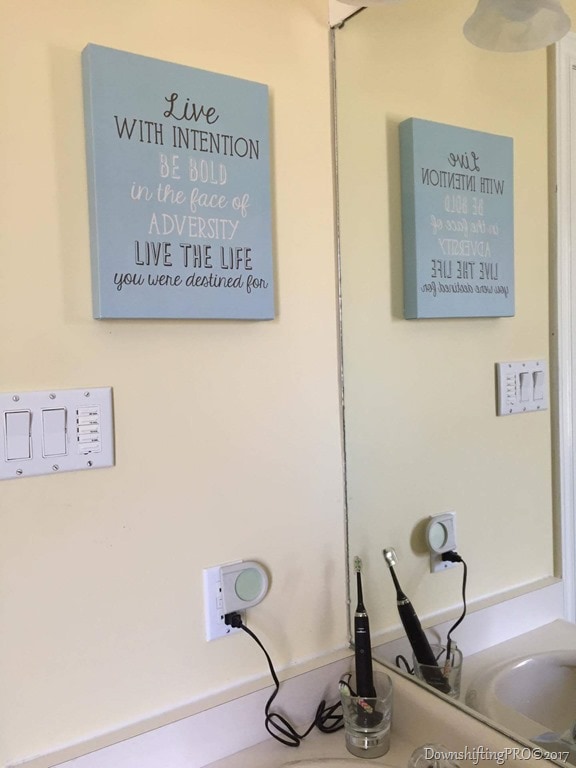 Bathroom Makeover - @DownshiftingPRO - My Benjamin Moore Home Bathroom Makeover DownshiftingPRO Benjamin Moore 3