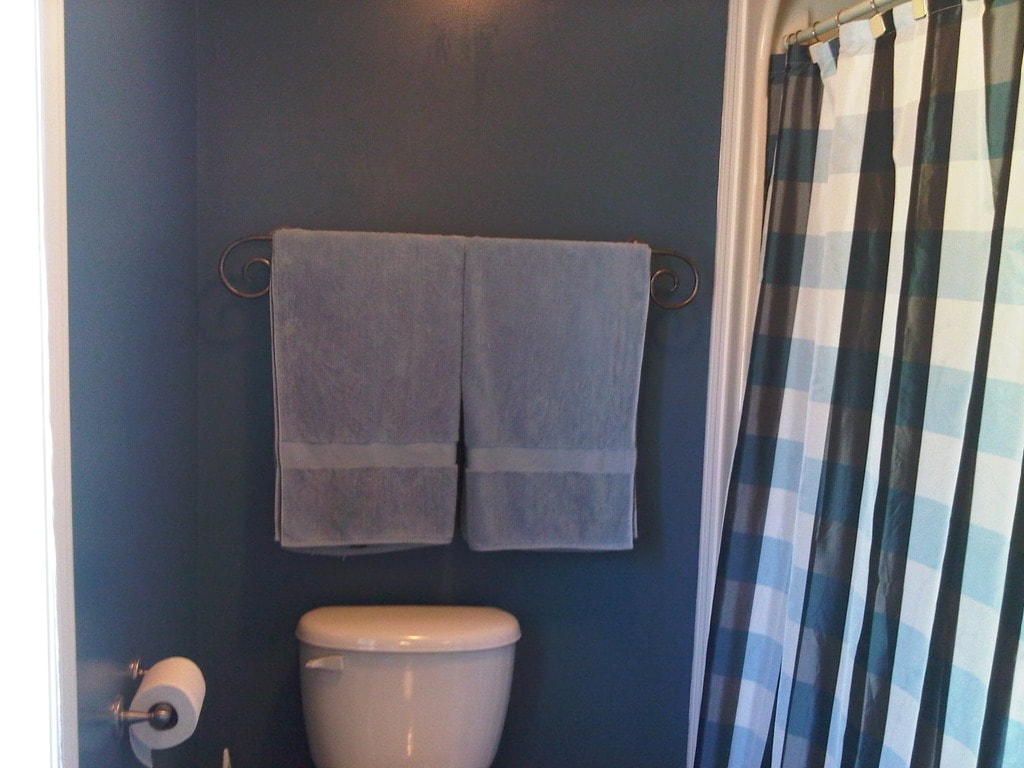 My Benjamin Moore Home - How to make 1 small bathroom look big again 2 IMG02120 20120829 1028