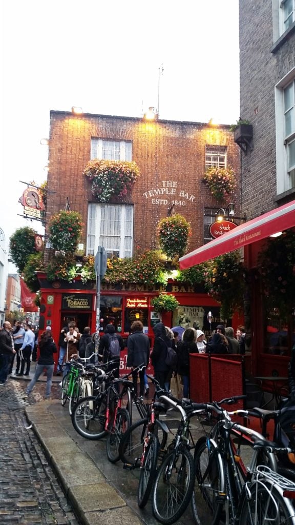The Temple Bar in Dublin @DownshiftingPRO