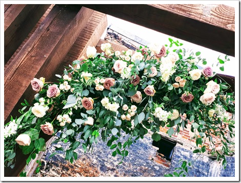 Wedding flowers at the outdoor Chapel of the Foundry in Elora, Ontario @DownshiftingPRO