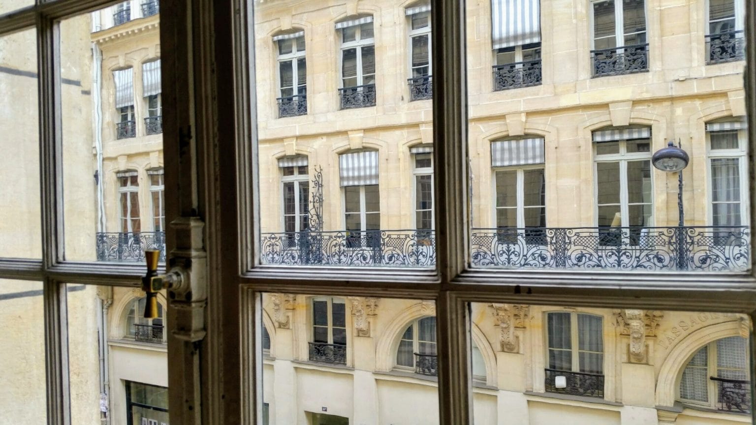 10 Fun Things to do in Paris #Travel #TravellingMaple #Paris #France ~ DownshiftingPRO - less