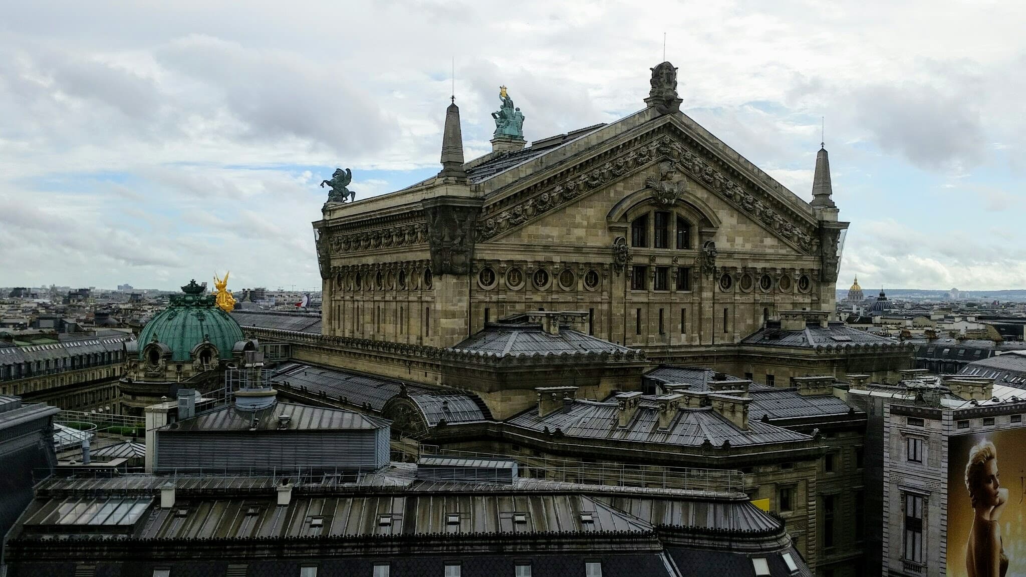 10 Fun Things to do in Paris #Travel #TravellingMaple #Paris #France ~ DownshiftingPRO - less