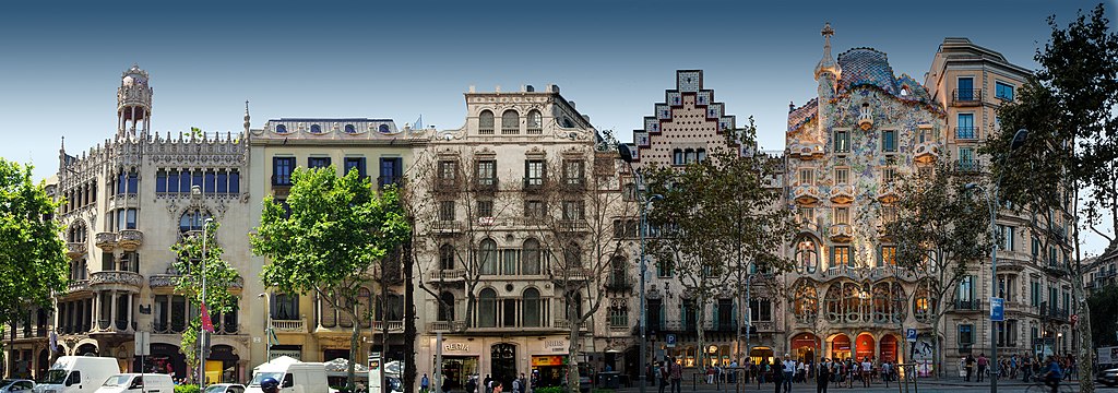 Montage of the buildings in the Mansana de la Discordia Golden Square Barcelona wikipedia Illa de la Discòrdia