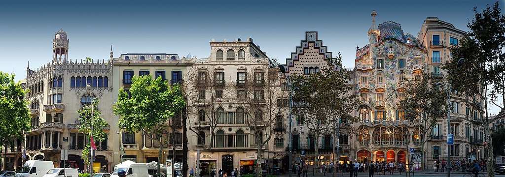 Gaudí and Modernist Architecture Tour in Barcelona 5 Montage of the buildings in the Mansana de la Discordia Golden Square Barcelona wikipedia Illa de la Discòrdia