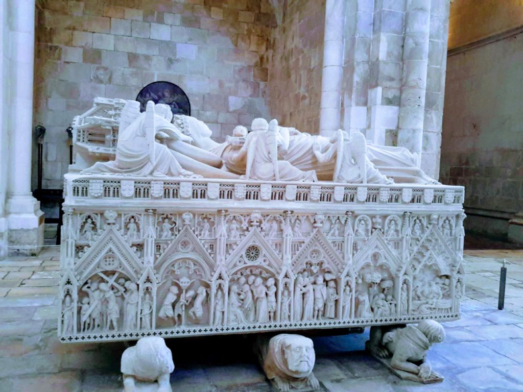 Where are the 7 Wonders of Portugal? Finding UNESCO World Heritage Sites 21 Ines of Castro murdered mistress of Pedro I in Alcobaca Monastery Portugal @DownshiftingPRO