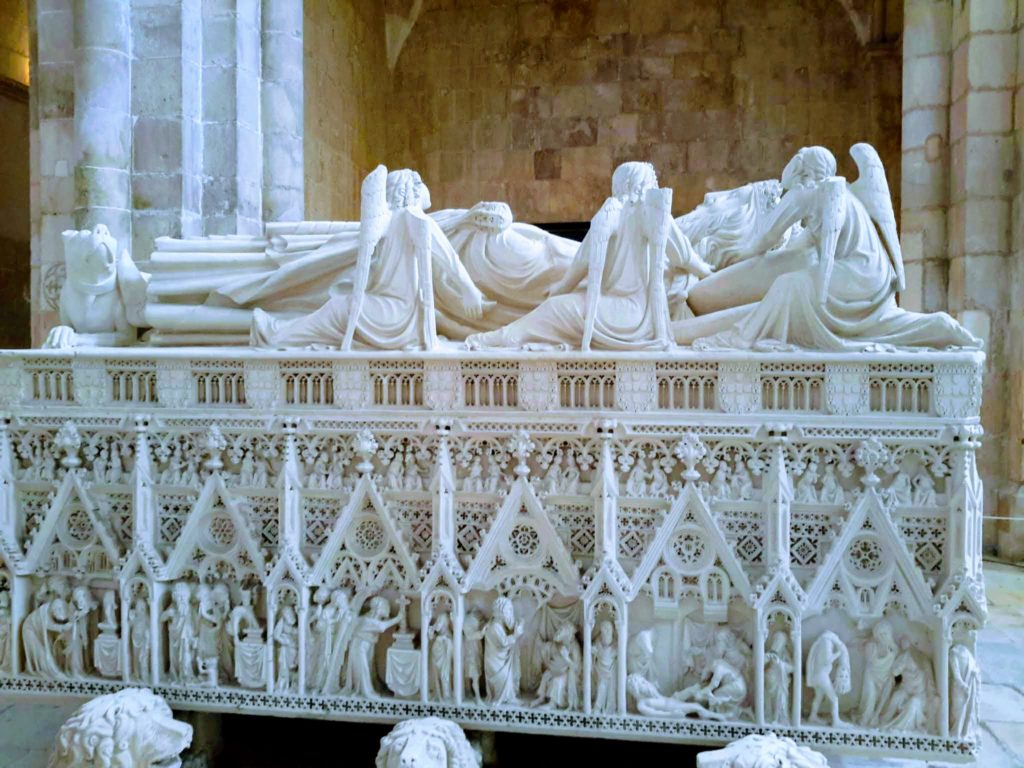 Where are the 7 Wonders of Portugal? Finding UNESCO World Heritage Sites 20 The Tomb of Pedro I with his statue of angels Alcobaca Monastery Portugal @DownshiftingPRO