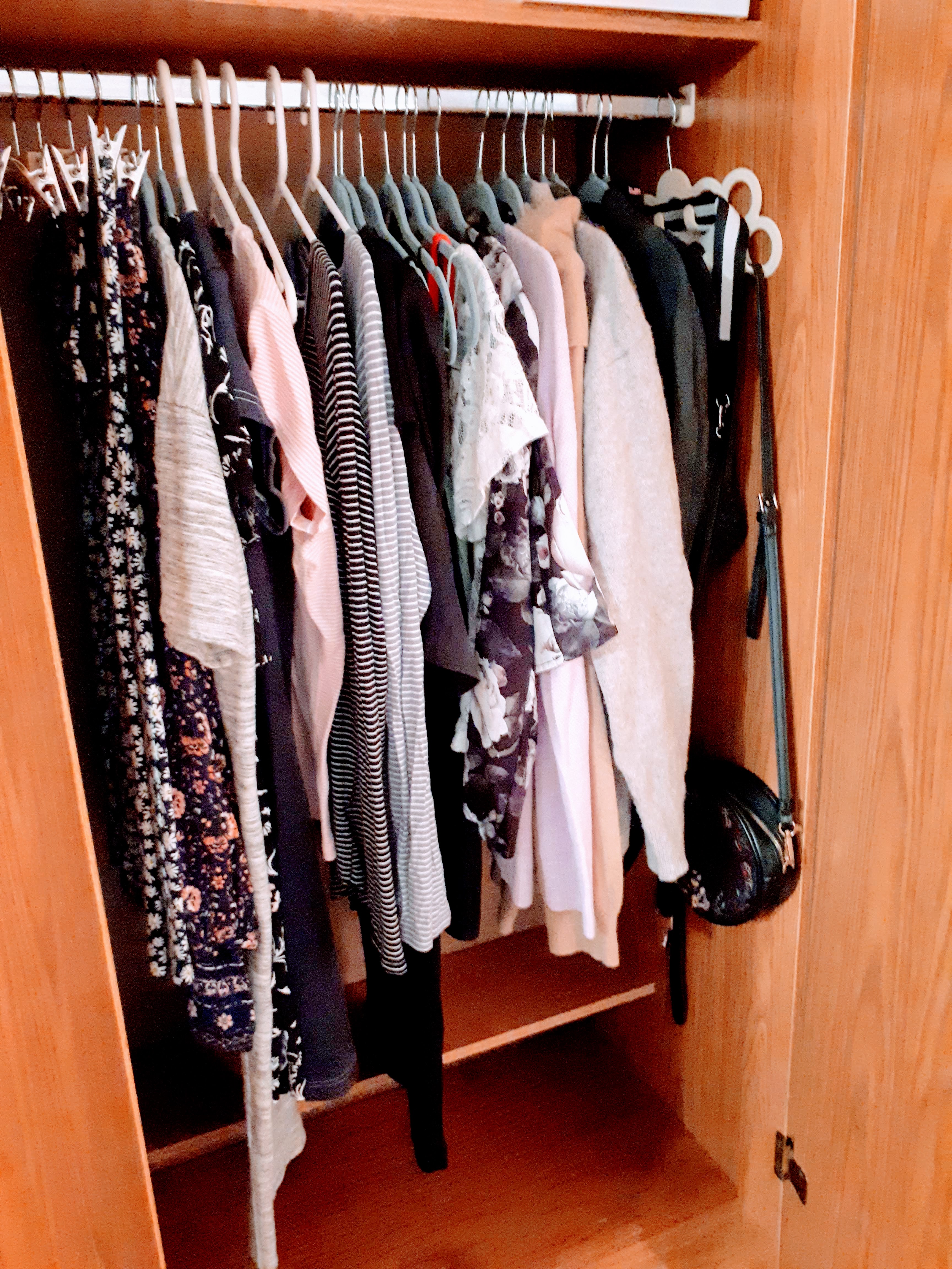 Easy College Student Room Ideas to Organize on a budget 9 College Student room ideas @DownshiftingPRO 13