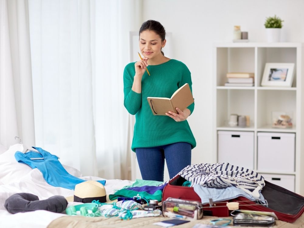 7 Lies You Tell Yourself About Being Organized - Organizing Myths 2 Organizing clothes Canva image @DownshiftingPRO