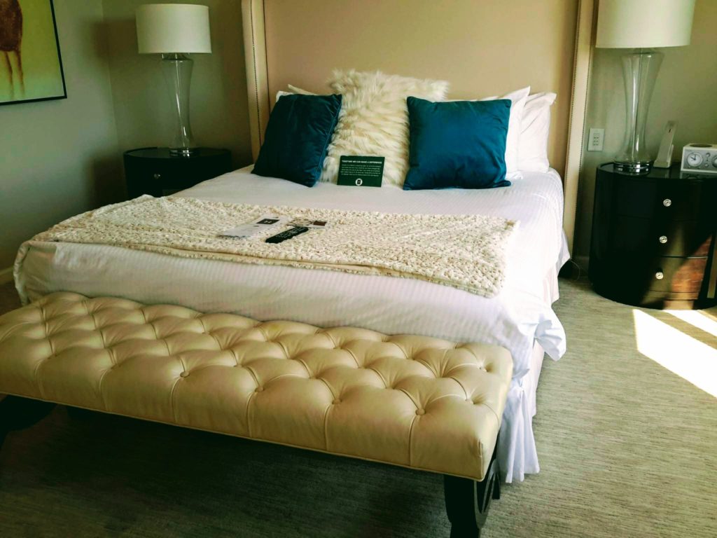 Seek out luxury: The H Hotel in Midland, Michigan - Hotel Review 4 Standard room in The H Hotel in Midland Michigan @DownshiftingPRO 1