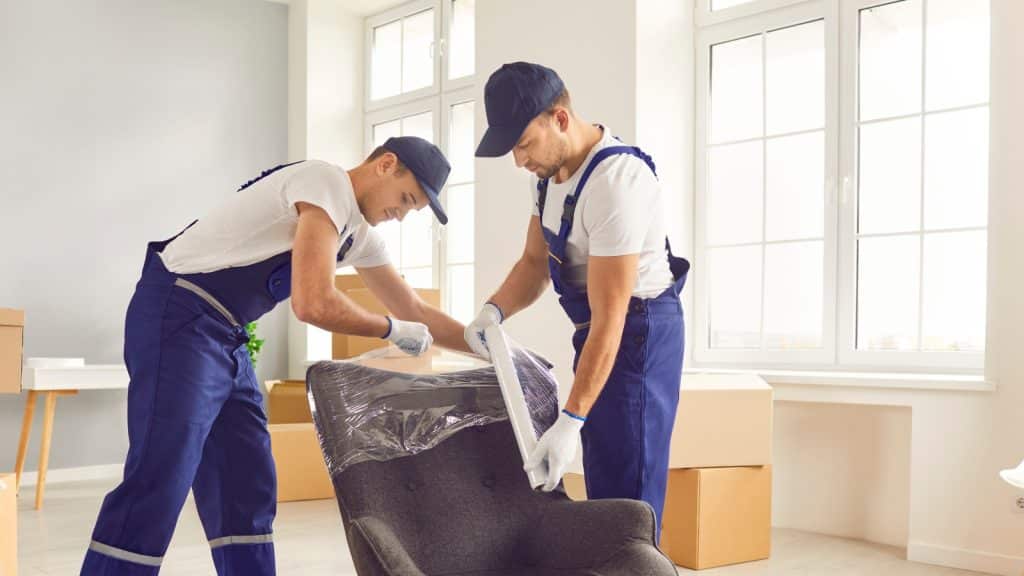 Who do I need to help me begin downsizing? 13+ Key people 11 Movers Credit CanvaPro