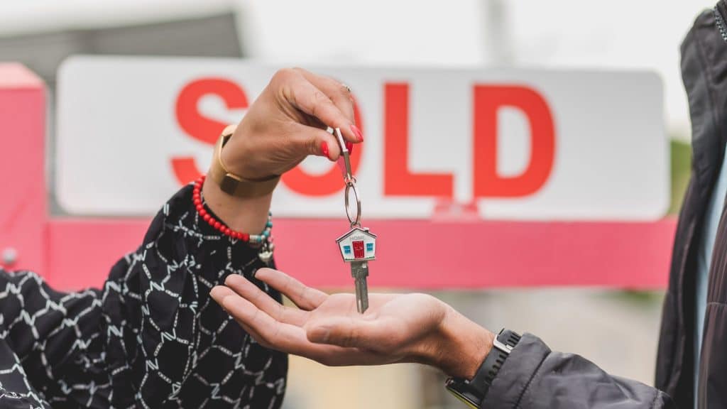 Who do I need to help me begin downsizing? 13+ Key people 9 Real Estate Agent Credit CanvaPro