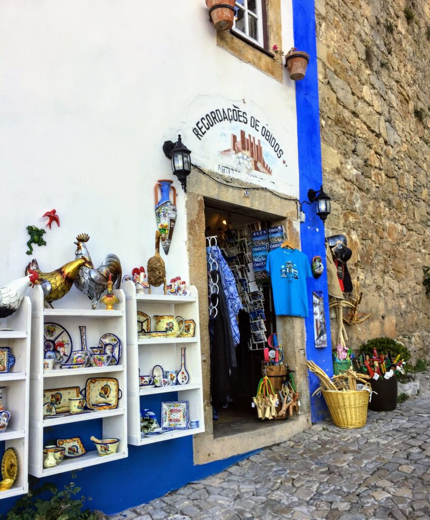Fun shops on Rua Direita - Great day trips from Lisbon, Portugal @DownshiftingPRO