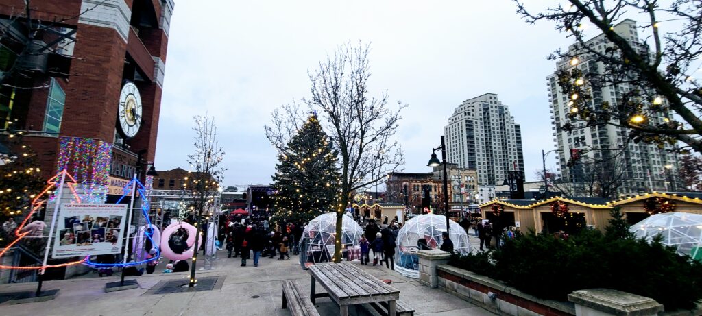 15 Fun Things to Do in London Ontario during the Holidays #LdnOnt 4 Holly Jolly Christmas Market at Covent Garden Market in #LdnOnt - Things to do in London, Ontario