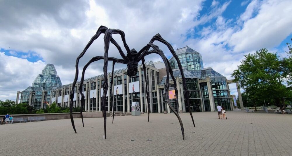 Maman by Louise Bourgeois DownshiftingPRO scaled e1673659753972
