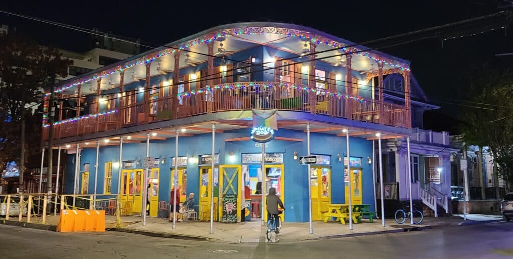 7 Unique Experiences in New Orleans - Food, Beverage and Art 14 Take in live bands and cool jazz on Frenchmen Street 1