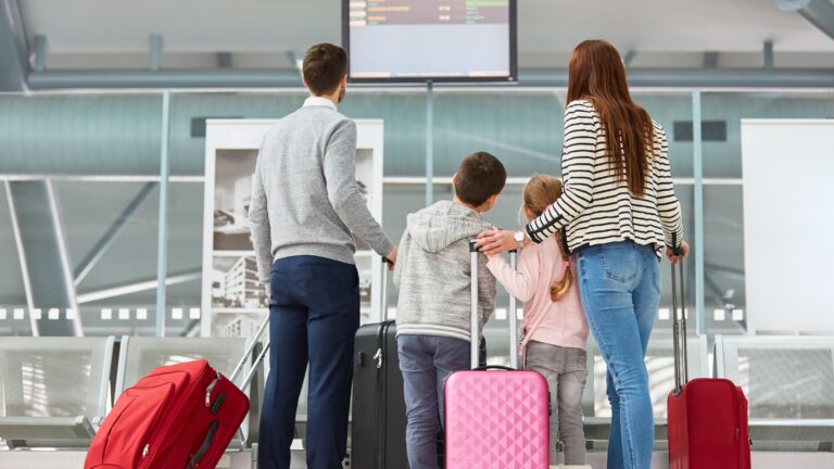Family travel - Photo Credit_ Robert Kneschke CanvaPro