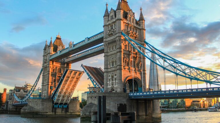 London Photo Credit Richard LeyCanvaPro