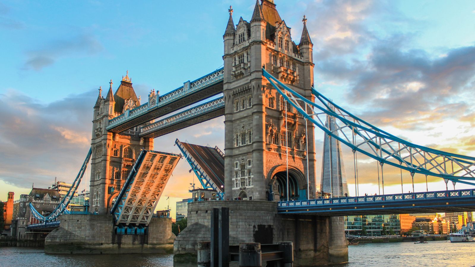 London Photo Credit Richard LeyCanvaPro