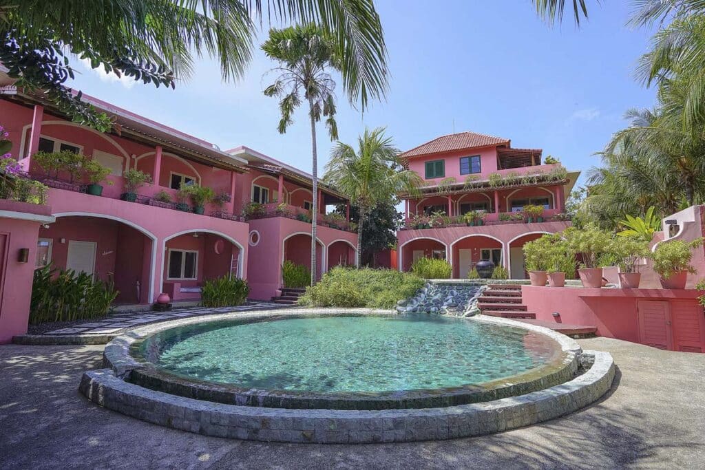 PinkCoco Expedia Group via xoxoBella