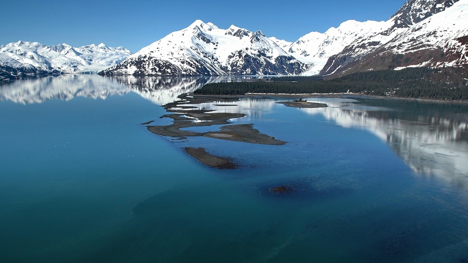 Alaska Photo Credit 12019 CanvaPro