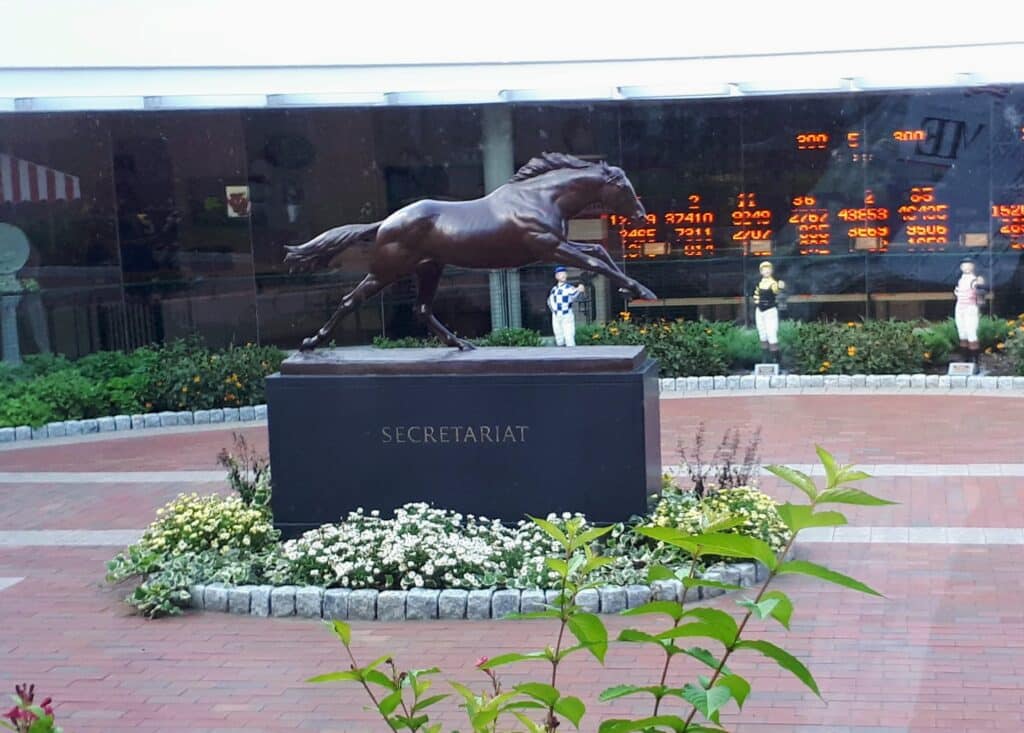 Great Art & Quirky Museums NOT in New York City 18 A bronze statue of Secretariat a Triple Crown winner in 1973 Photo Credit DownshiftingPRO