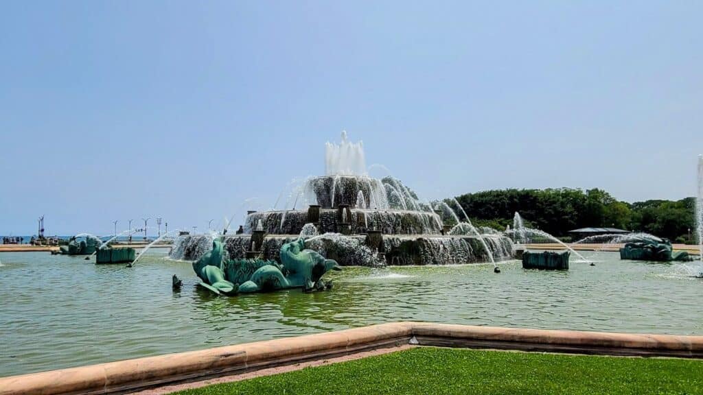 Buckingham Fountain Chicago IL Photo Credit DownshiftingPRO