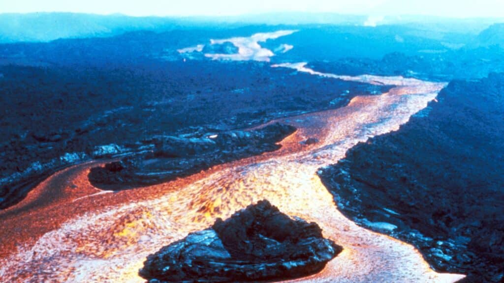 Hawaii Volcanoes Photo Credit Peter W Lipman CanvaPro