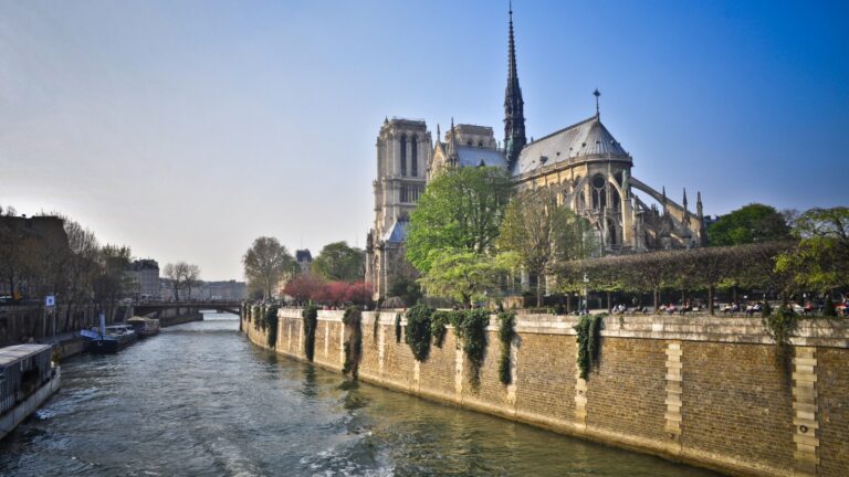 Notre Dame de Paris Photo Credit Andres Carrera CanvaPro