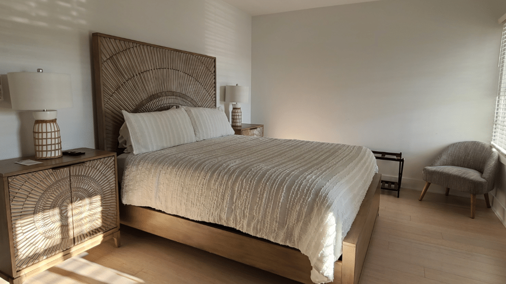 Contemporary Room at Elaines Cape May Photo Credit DownshiftingPRO 20231122 015633 0013