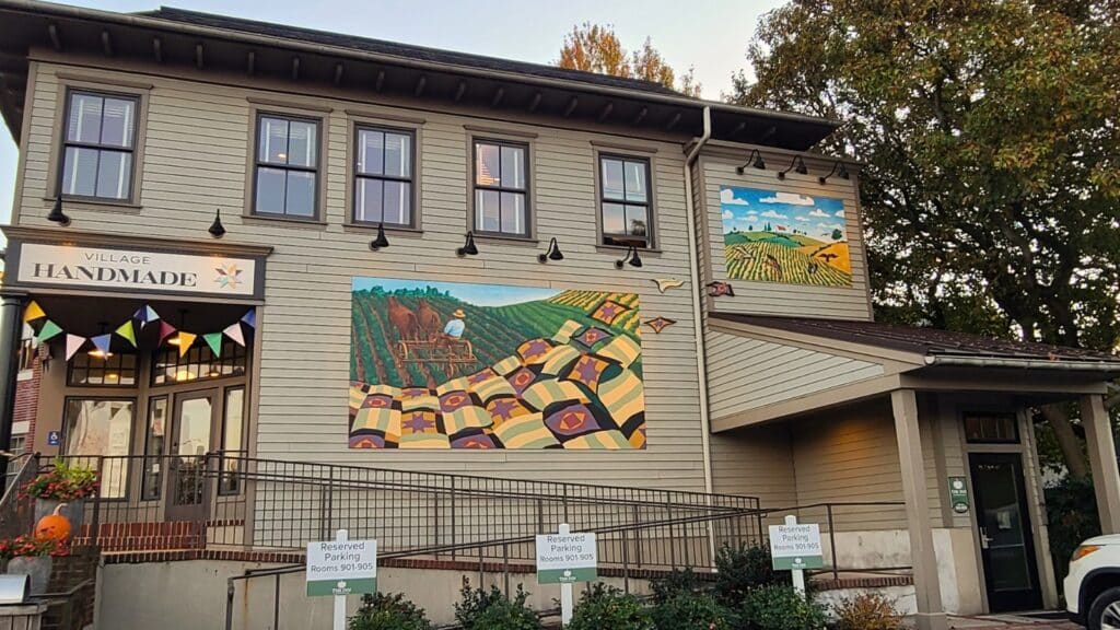 Discover Lancaster County: What to do in Pennsylvania, Amish-Style 5 What to do in Pennsylvania? Visit Kitchen Kettle Village for quilts, jams and relishes, olive oil, planters or great food.