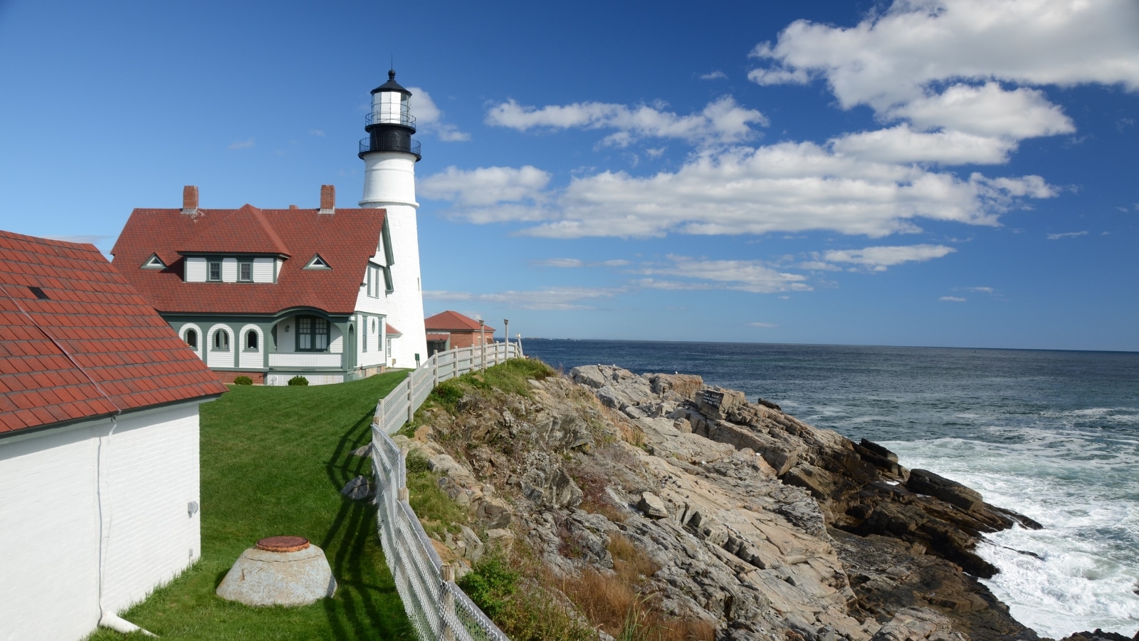 Lighthouse Maine Photo Credit Steppinstars CanvaPro