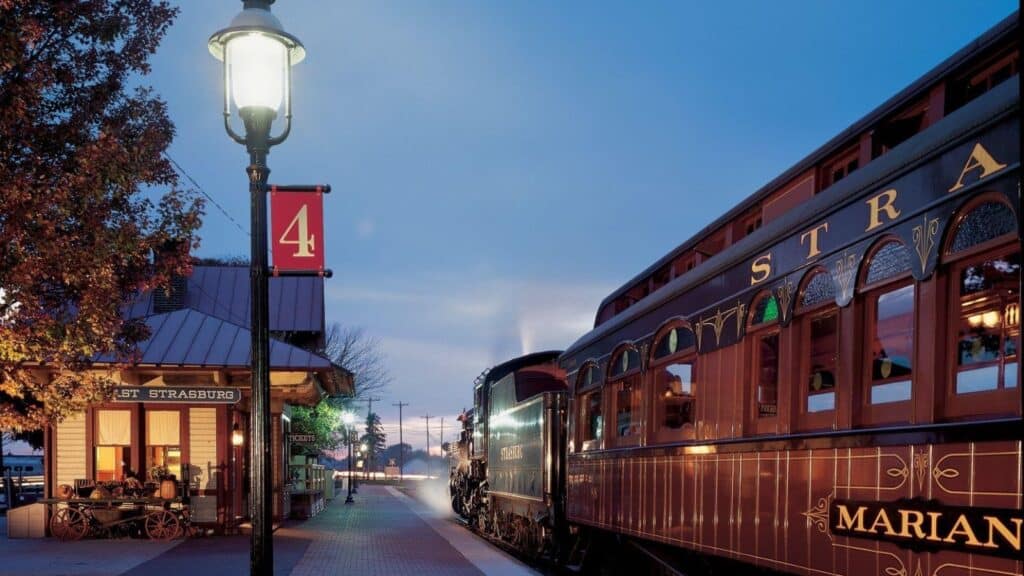 Discover Lancaster County: What to do in Pennsylvania, Amish-Style 9 What to do in Pennsylvania? Ride a classic steam train. Whether in first class or coach, this 45 minute return trip in Strasburg, PA will delight you.