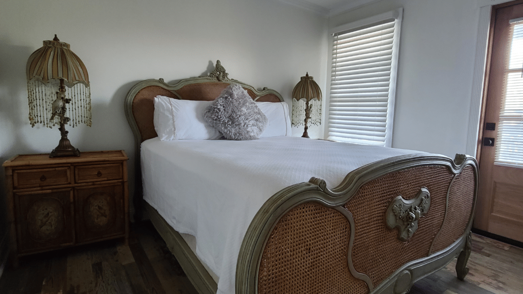 Victorian room at Elaines Cape May Photo Credit DownshiftingPRO 20231122 015633 0009